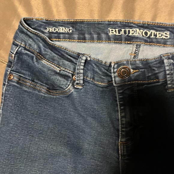 4/$30. Bluenotes jeans. Good condition. Size 27 - Picture 3 of 4